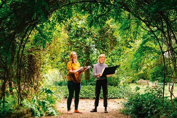 Поспілкуватися з досвідченими дизайнерами